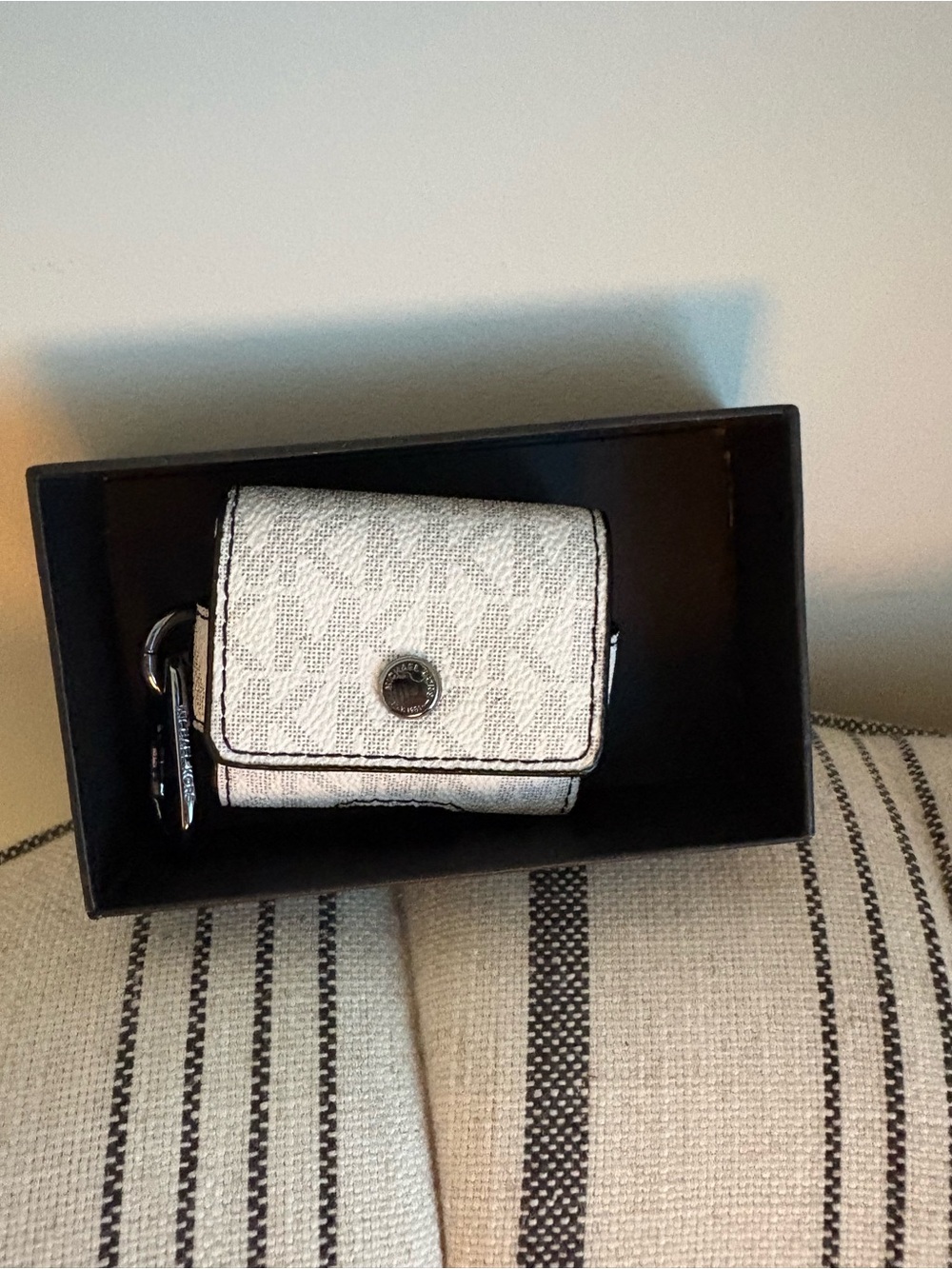 White Patterned Key Pouch Wallet - Compact Accessory